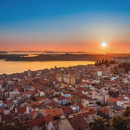 Apartment Cozy In Sibenik With House Sea View