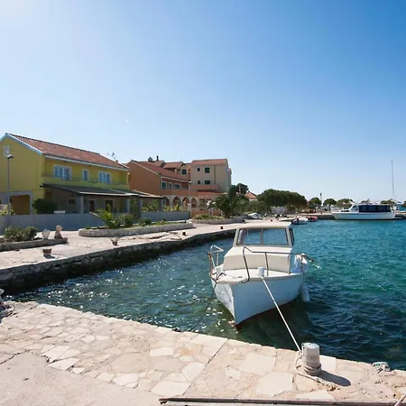 アパート Sibenik With Sea View Xii クラパニ島